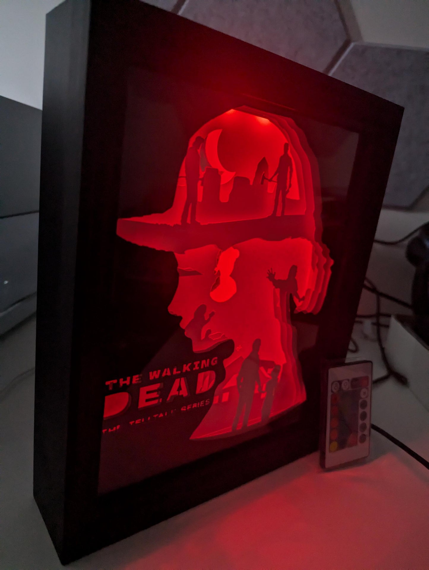 Telltale the walking dead - Lee and Clementine Shadowbox / Lightbox, Great gift, game room decor